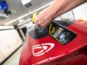 sredstvo-dlya-bystrogo-uhoda-za-kuzovom-avto-meguiar-s-g201024-ultimate-quik-detailer-709-ml-267-60e6f5baa897c Засіб для швидкого догляду за кузовом авто Meguiar's Ultimate Quik Detailer, 709 мл